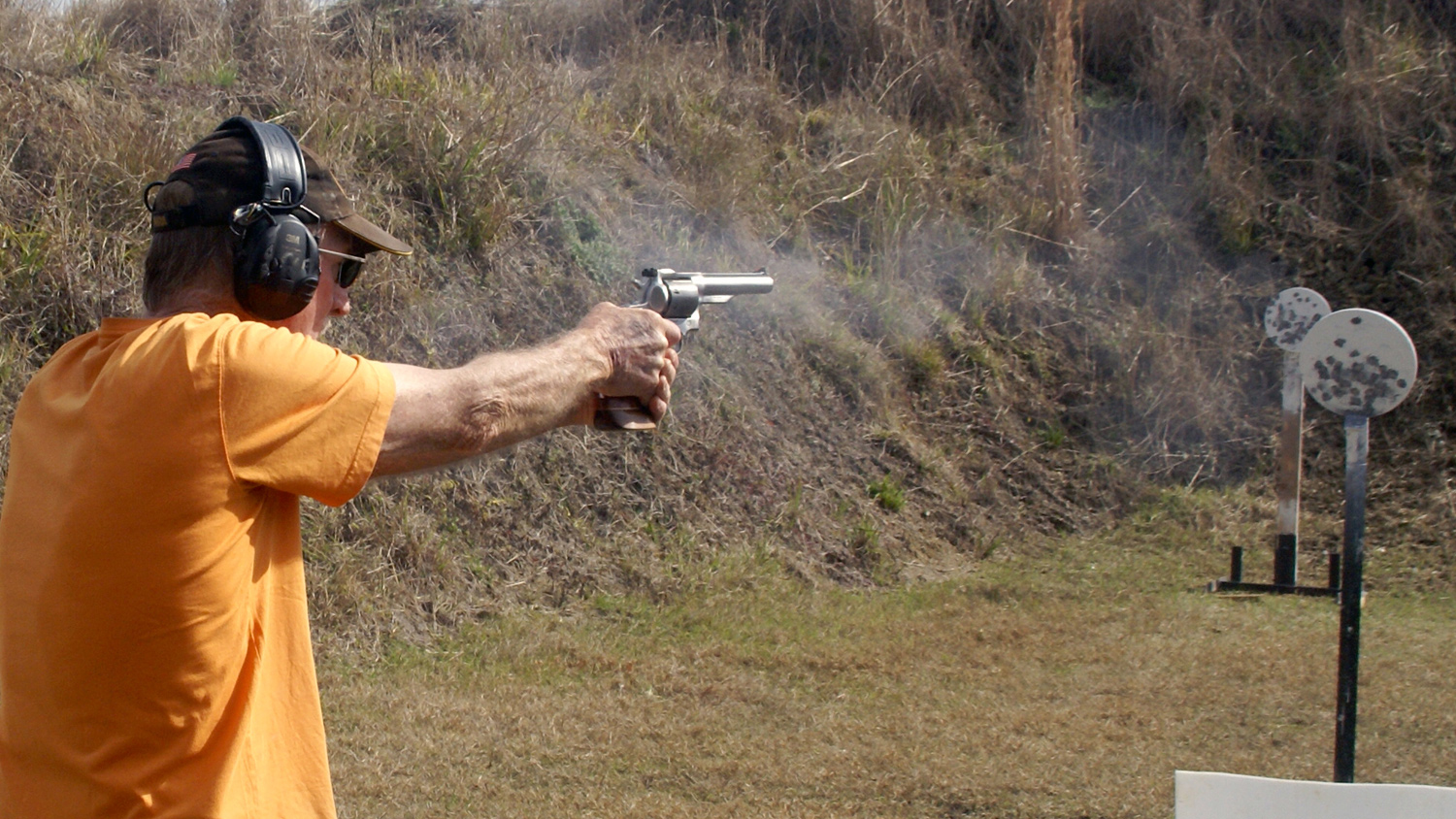 Shooting the Ruger Redhawk