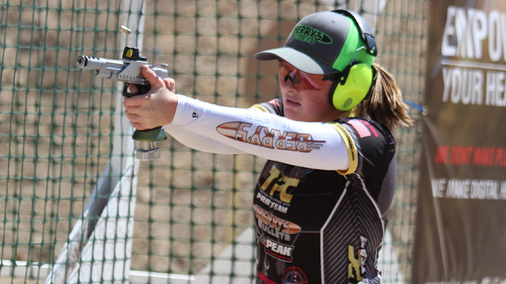 Justine Williams shooting her Open division pistol