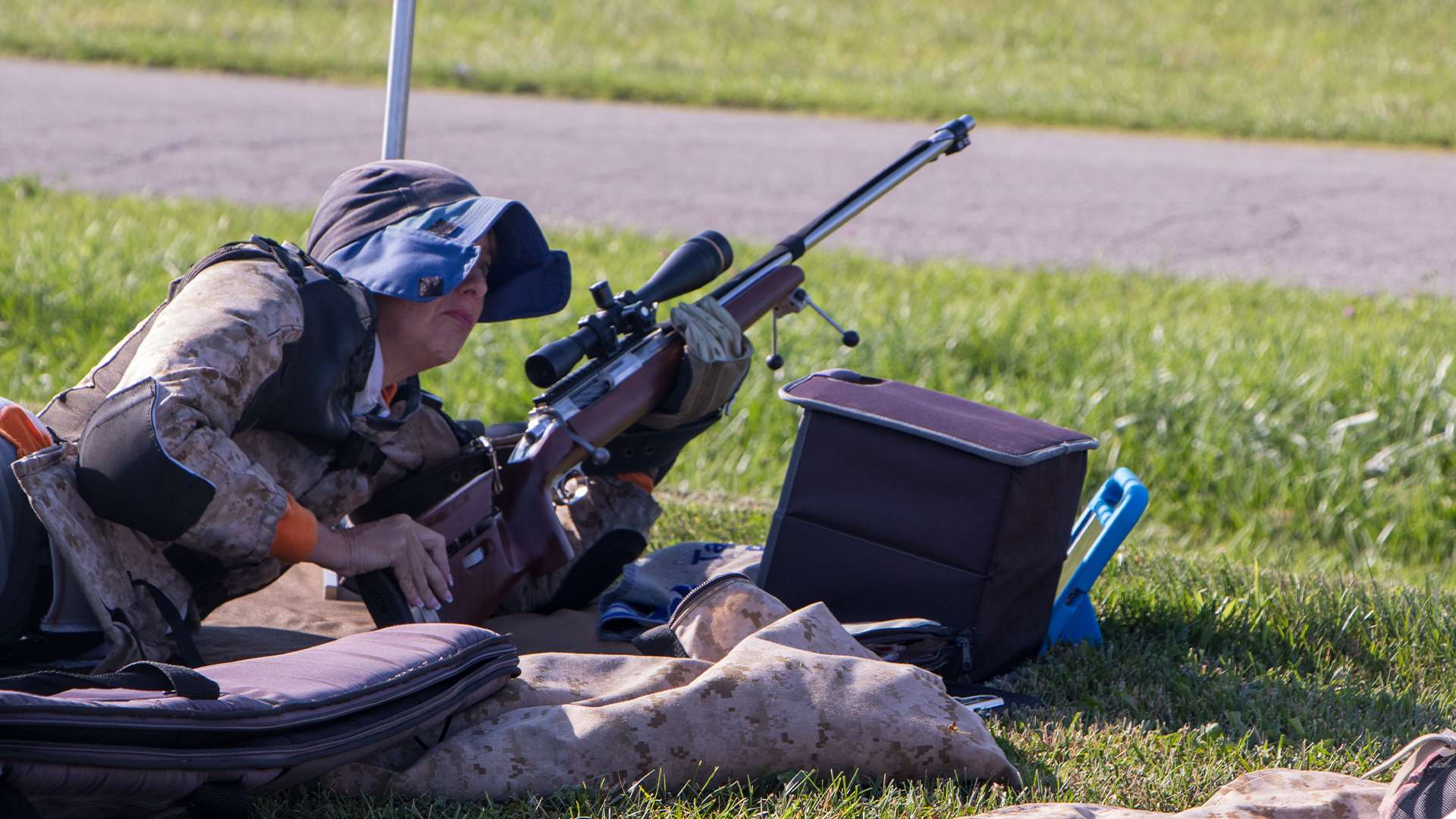 Kim Rowe mid-range rifle