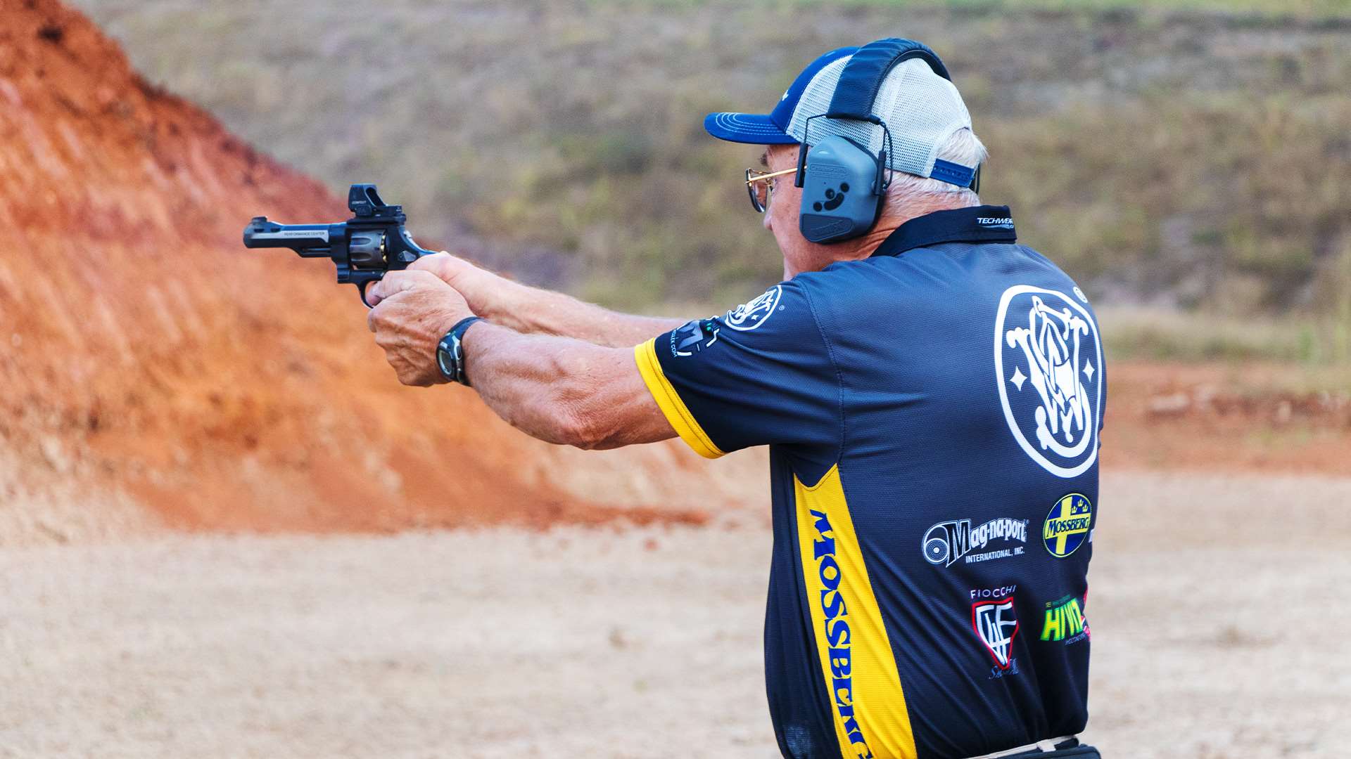 Jerry Miculek shooting revolver