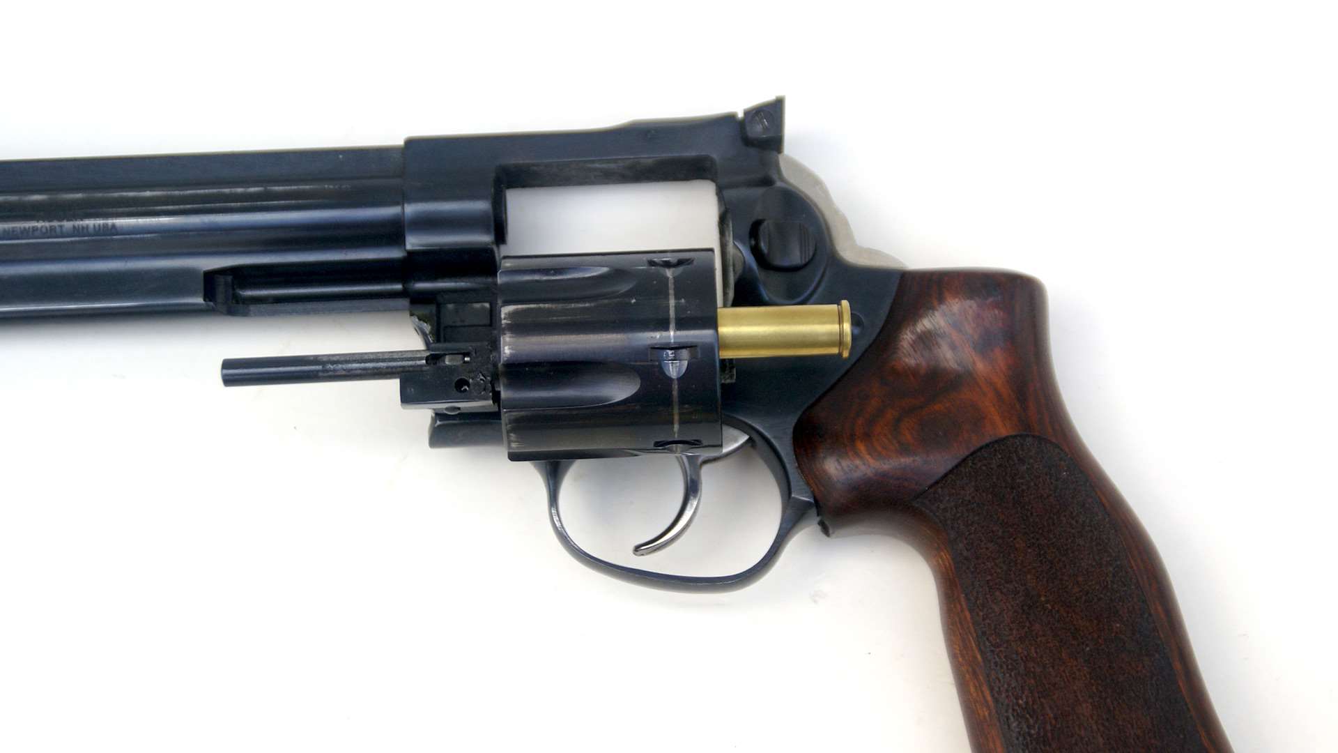 Full-length ejector rod stroke on a revolver