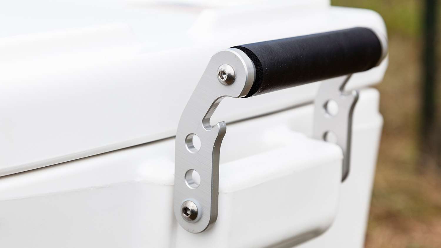 Cordova 50 Medium | Aluminum Handles