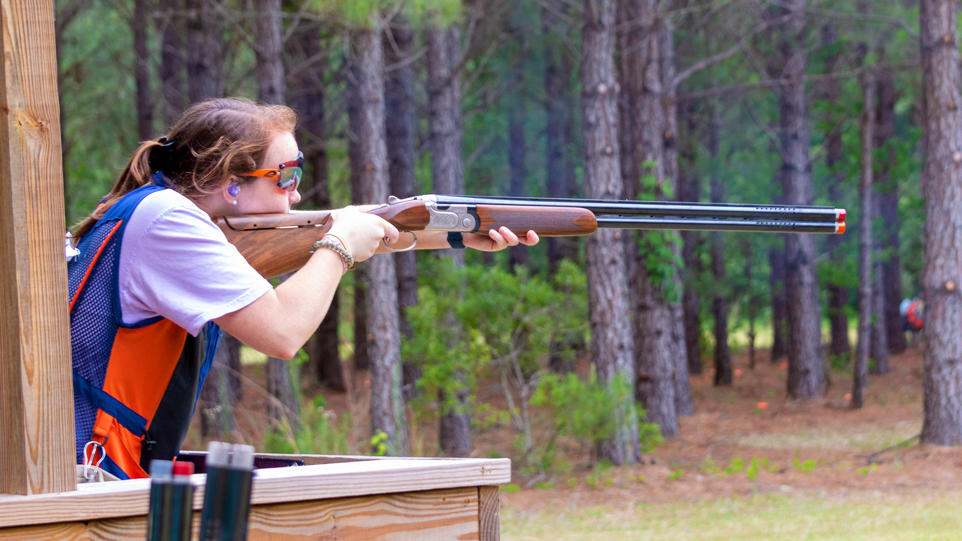 Lady sporting clays shooter with Beretta shotgun