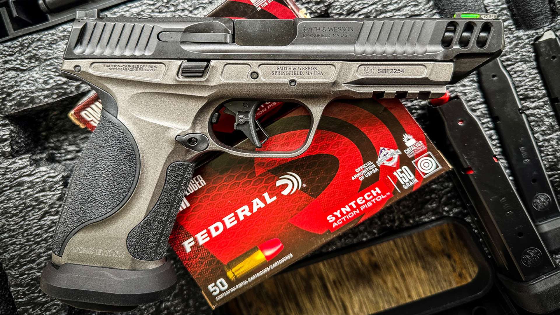 S&amp;W Performance Center M2.0 Competitor
